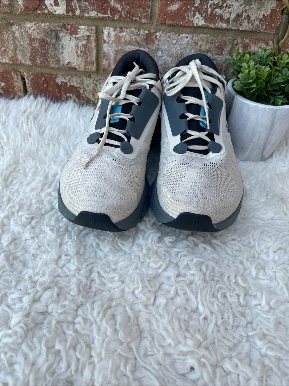 On Running Cloudstratus 3 Cream Horizon 10.5 Medium Athletic Sneakers